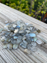 Load image into Gallery viewer, Labradorite (chips)
