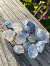 Load image into Gallery viewer, Dumortierite in Quartz (chips/pieces)
